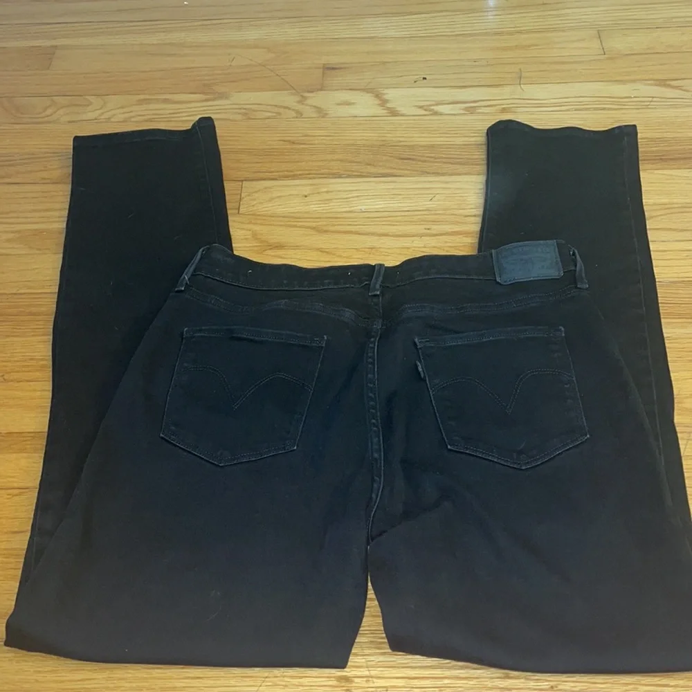 Black Mid Rise Levi - Picture 3 of 3